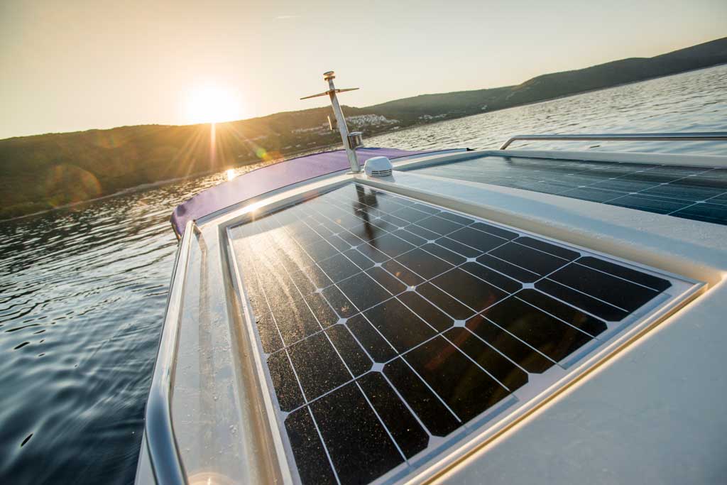Solar pane boat