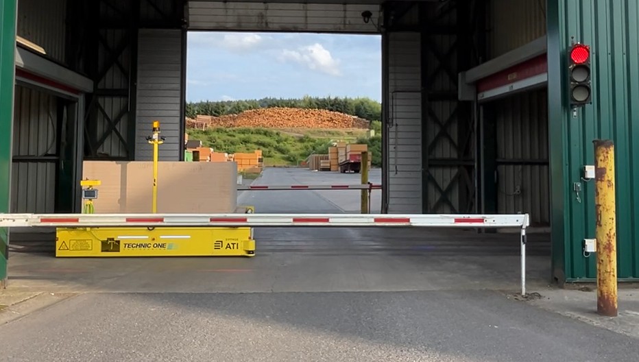 AGV equipado con convertidor bidireccional DC/DC para cargar baterías