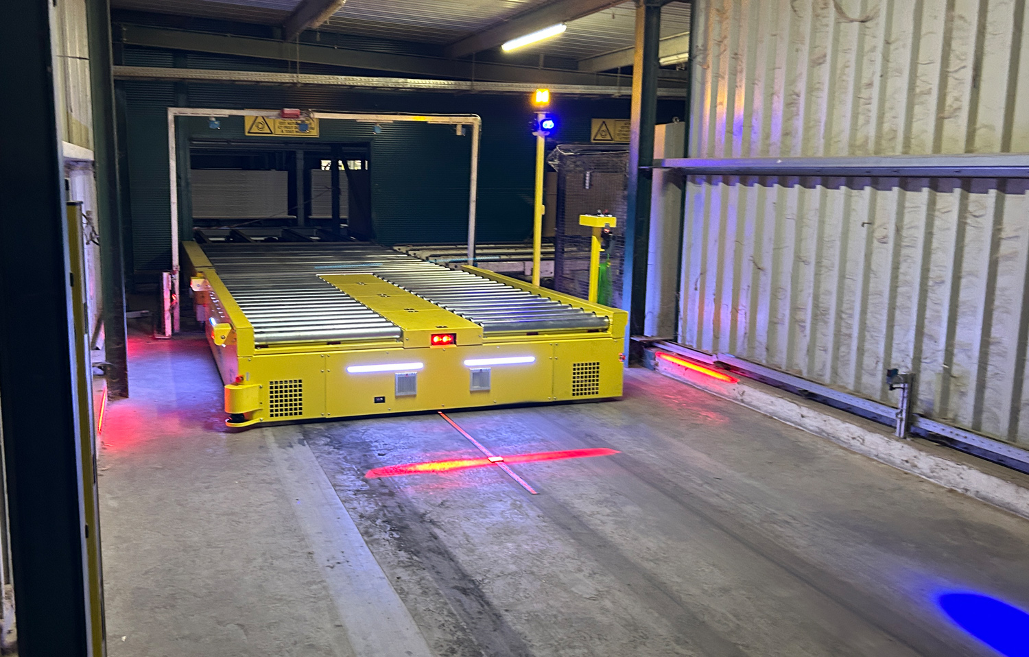 AGV Ati con sensores de luz equipado con convertidor bidireccional DC/DC de epic power